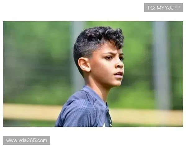 14岁足球天才崛起 未来足坛新星的无限可能与挑战