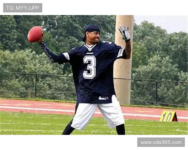 篮球巨星向足球名将请求签名 展现跨界体育友谊与尊敬